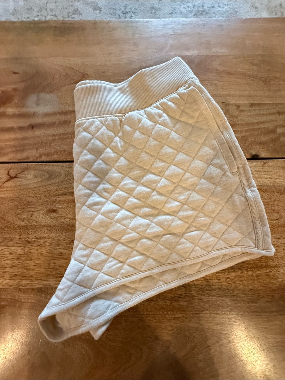 Vineyard Vines Oatmeal Heather Quilted DC Short Large - Picture 3 of 9